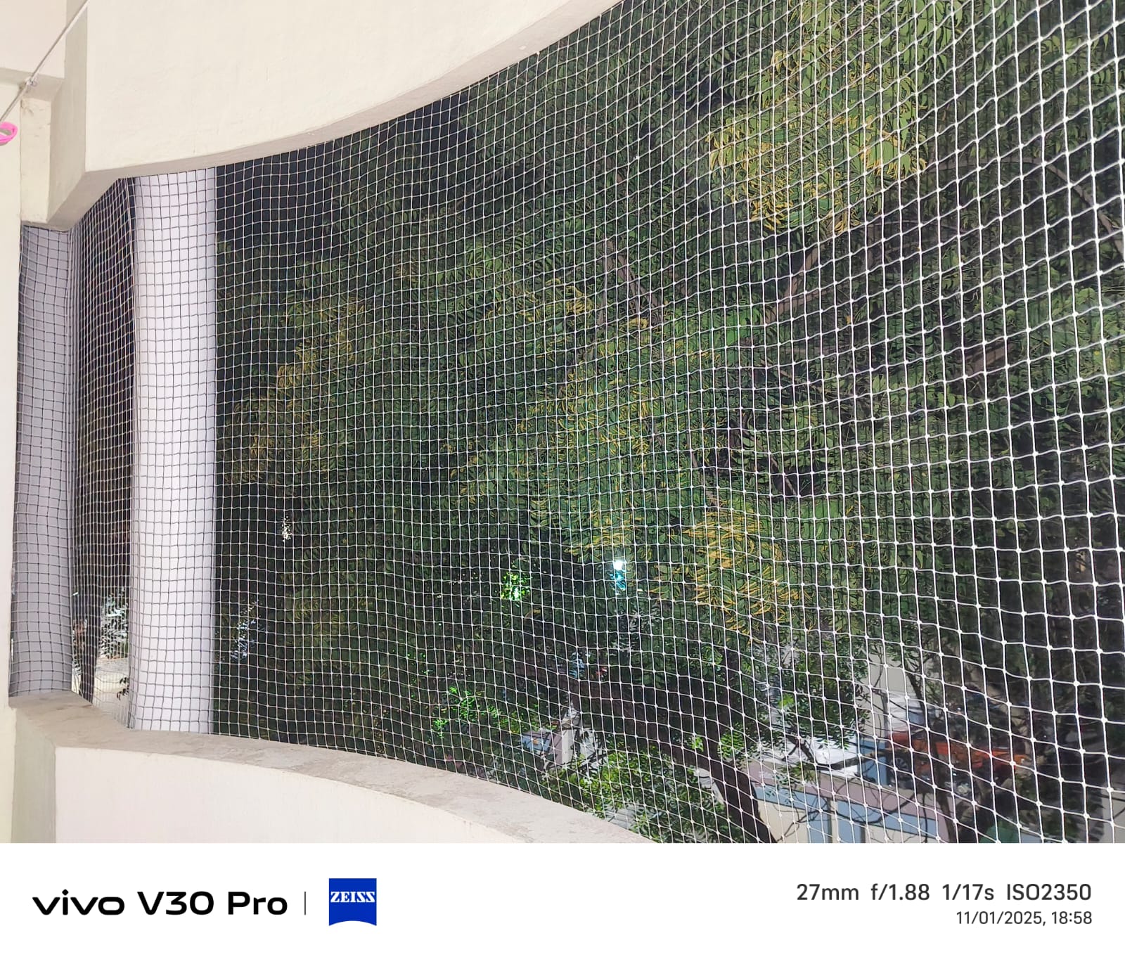Balcony safety nets